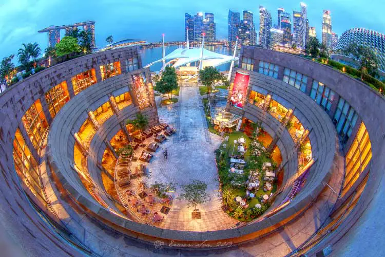 Dining in Singapore next to the Gardens