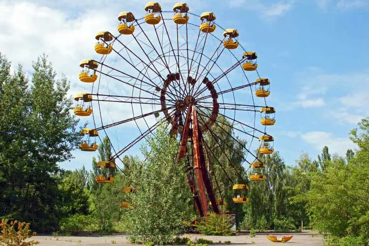 Abandoned ferris wheel in amusement park in Pripyat, Chernobyl