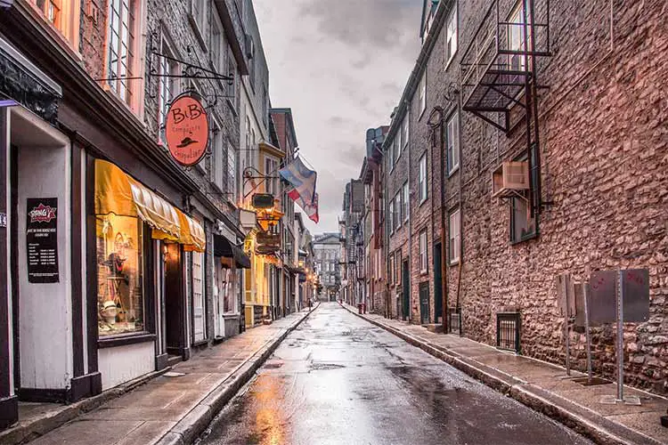 Rue Sous le Fort at Dusk