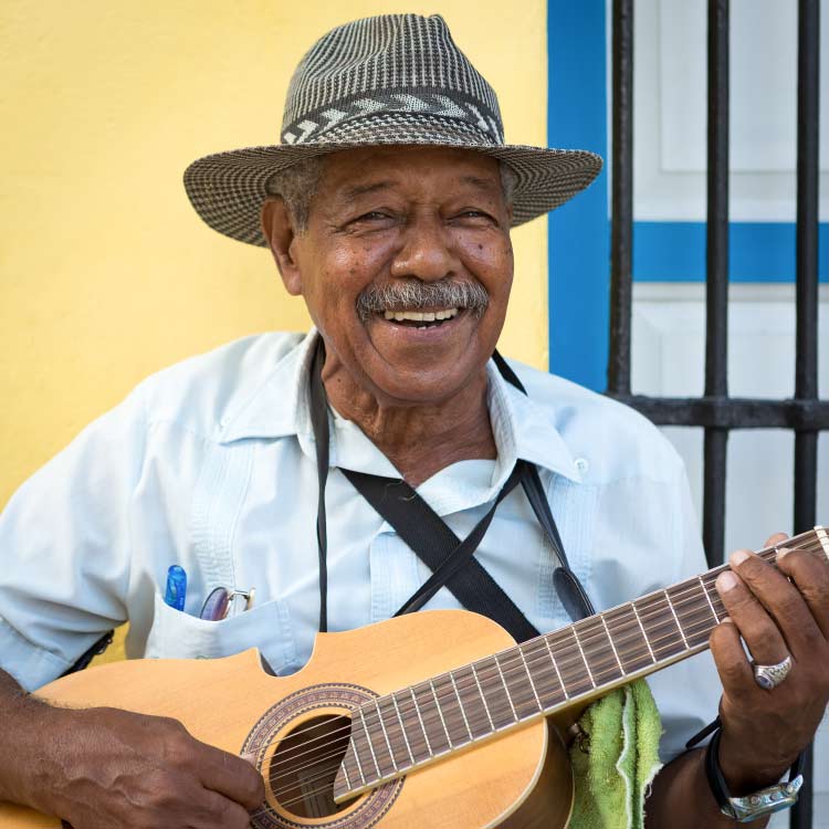 Man playing guitar in Havana