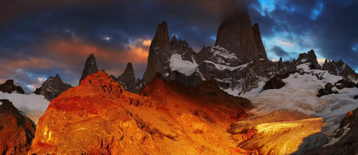 Laguna de Los Tres and mount Fitz Roy Featured Image