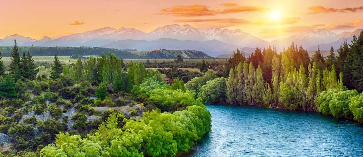 River Clutha with Southern Alps peaks